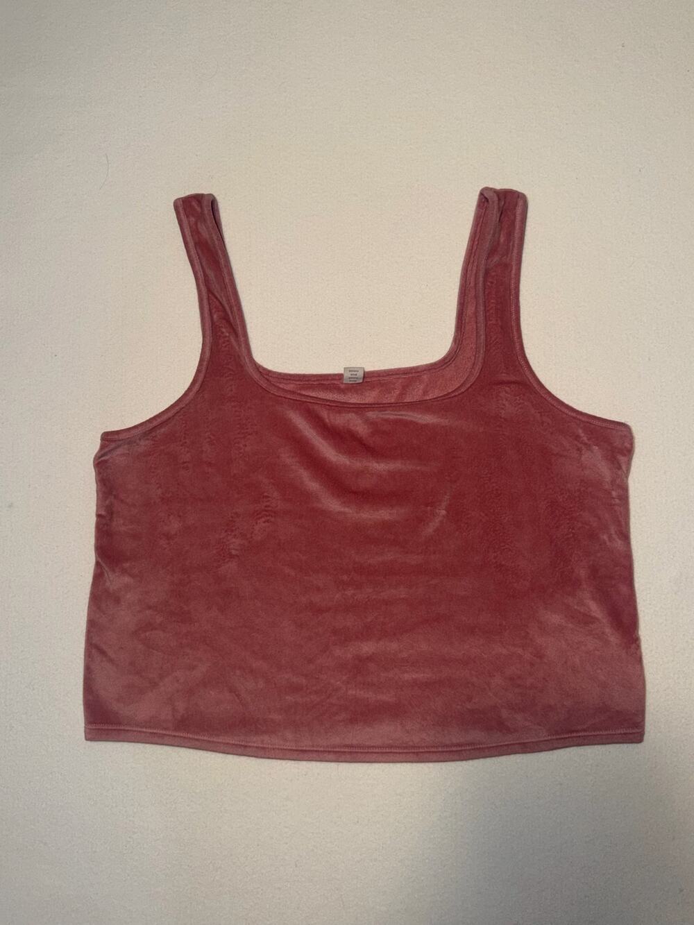 Old navy women’s pink velvet chopped tank top